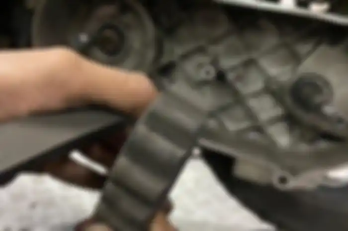 Ilustrasi v-belt CVT motor matic yang rusak, bikers perhatikan tanda-tandanya.