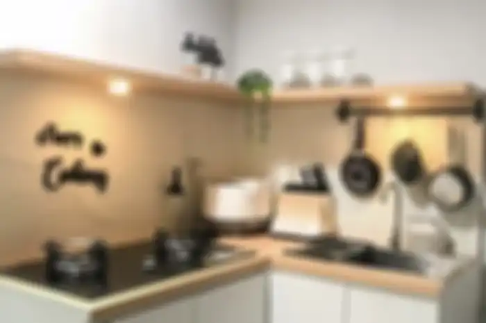 Begini hasilnya jika rrumah type 27/60 diberi trik manjur desain dapur sempit. Foto interiornya sampai dibahas.