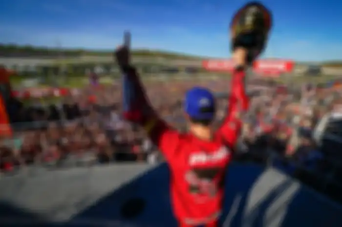 Jumlah penonton MotoGP 2022 total mencapai 2,4 juta masih kalah dari total penonton F1 yang mencapai 5 juta lebih penonton. Ancaman serius MotoGP ditinggal penonton dan pilih pindah nonton F1