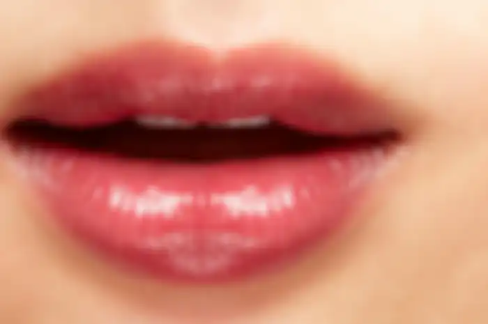 Ilustrasi bibir merah segar alami