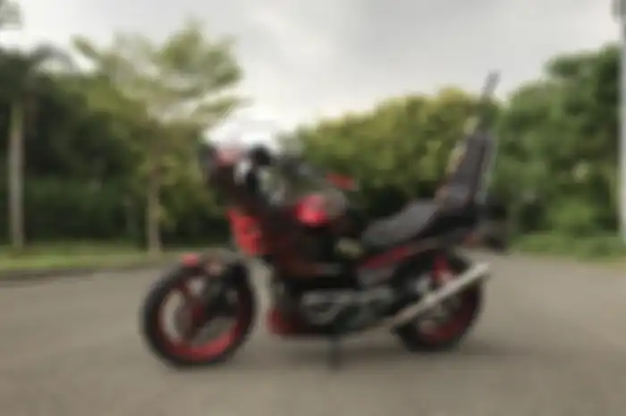 Motor custom bergaya Bosozoku dengan basis Suzuki Inazuma 250. Kental nuansa Jepang!