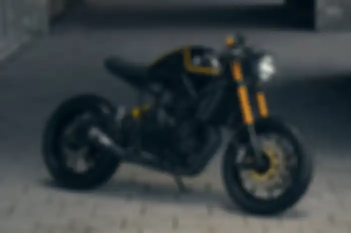 Motor custom basis Yamaha MT-07 berkonsep cafe racer.