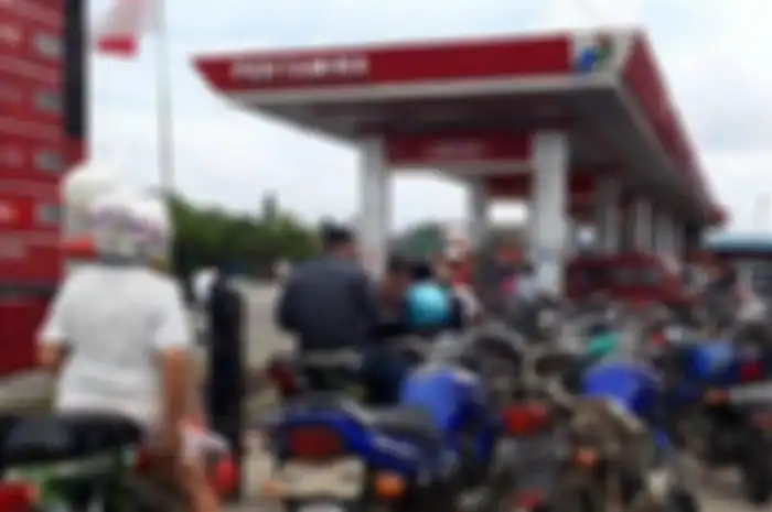 Ilustrasi antrian panjang di SPBU Pertamina akibat Pertalite dan Solar langka di Lembata, Nusa Tenggara Timur (NTT).