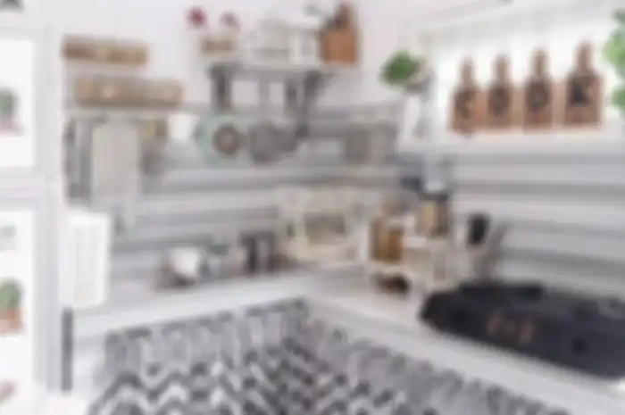 Pemilik rumah subsidi bisa merapat. Biaya permak desain dapur mungil pakai trik khusus cuma habis segini. Foto interiornya bikin bangga.