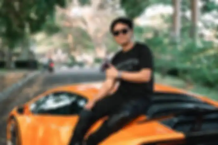 Doni Salmanan pernah jadi tukang parkir sebelum punya harta melimpah, sultan Bandung ini divonis penjara 4 tahun dan denda Rp 10 miliar.