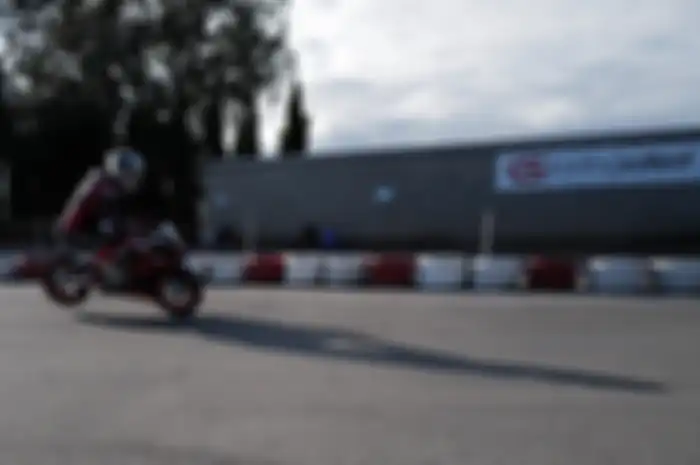 Alex Rins mulai latihan mini bike di sirkuit karting, terungkap alasan dirinya naik meja operasi untuk mengobati cedera arm pump