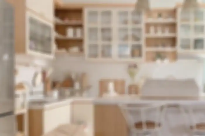 Pemilik rumah bisa siapin tabungan dari sekarang. Desain dapur sederhana dipermak jadi mewah. Foto interiornya tampak aesthetic.