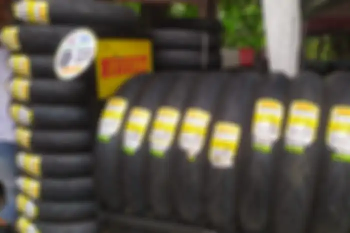 Ilustrasi ban balap. Pirelli Rosso Corsa 