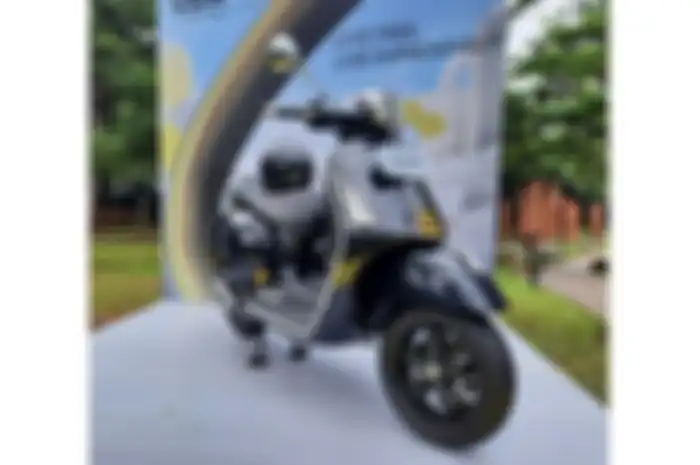 Harga motor Vespa GTS Super Tech 300 Desember 2022 dapat potongan harga spesial akhir tahun.