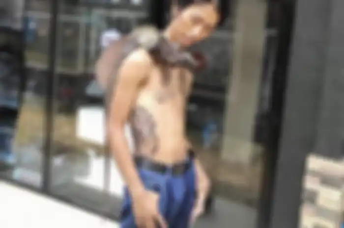 Alprih Prijono eks asisten Panji Petualang sebelum jadi korban patukan ular king cobra ternyata digigit satwa ini. Foto sosoknya ditangisi.