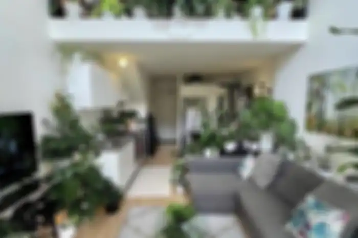 Desain taman indoor sengaja dibuat lebih segar, foto interior rumah dapat kesan yang tak terduga. Yuk, kita coba aplikasikan.