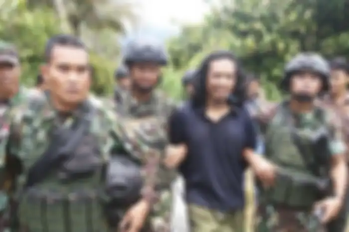 Penyebab meninggalnya Kombes Guruh Arif darmawan eks Kapolres Jakarta Utara diungkap. Ini foto aksinya cokok teroris Poso.
