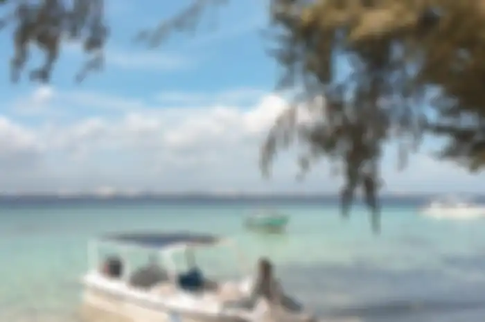 Simak ulasan 5 tempat wisata di Makassar yang berlimpah spot foto aesthetic. Wajib dikunjungi saat liburan.
