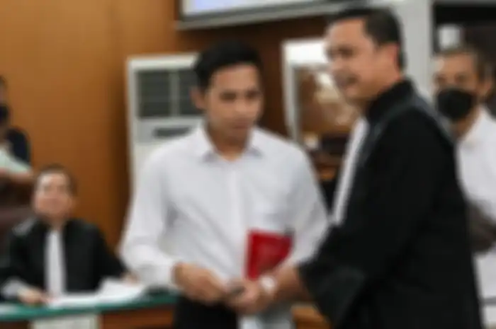 Terdakwa pembunuhan berencana Brigadir J, Richard Eliezer atau Bharada E menjalani sidang pembacaan dakwaan di Pengadilan Negeri Jakarta Selatan, Selasa (18/10/2022).