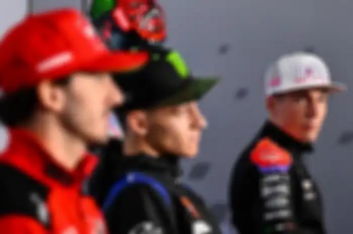 Alex Espargaro (kanan) terungkap punya 4 fakta heboh dan menarik. Di antaranya satu-satunya pembalap MotoGP 2023 yang sudah naik 5 motor MotoGP beda pabrikan. Francesco Bagnaia (kiri) dan Fabio Quartararo (tengah) saja masih kalah