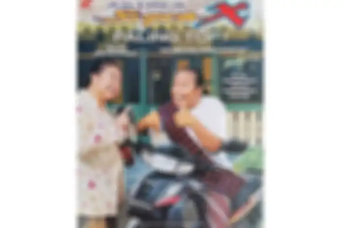Aminah Cendrakasih (kiri) pemeran Mak Nyak bersama Mandra (kanan) dalam iklan motor Honda Supra X.