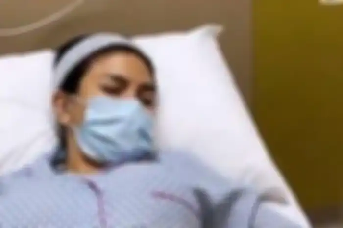 Nikita Mirzani yang mengalami pengapuran tulang leher