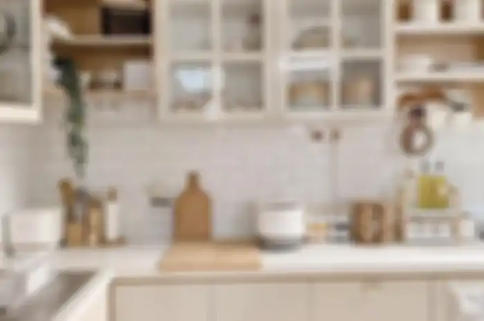Tampilan desain dapur letter L membikin pemilik rumah minimalis jatuh hati. Tapi foto interiornya ungkap kekurangan ini. 
