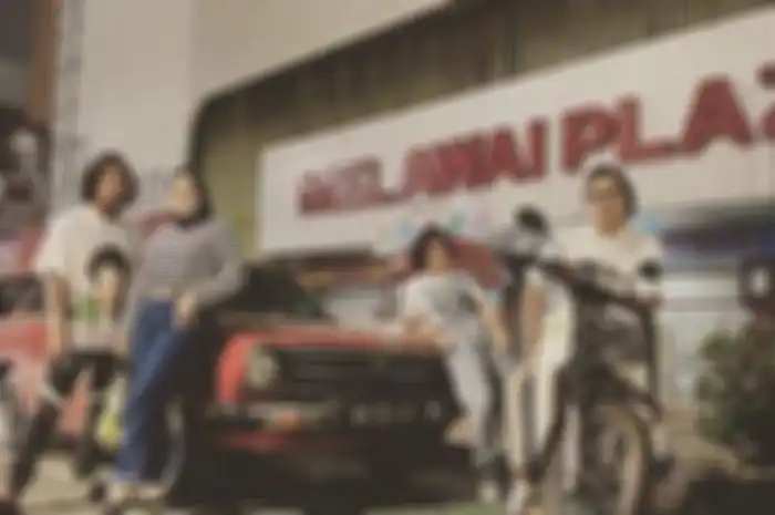 Dilaporkan ke polisi gara-gara konten YouTube, foto motor jadul Uya Kuya bikin penasaran.