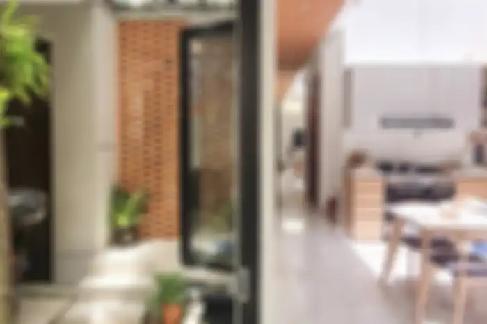Foto interior desain dapur terbuka terlihat semakin menggoda hati udai ditambahi trik khusus ini. Simak ulasannya.