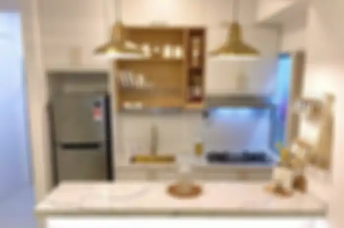 Pemilik rumah minimalis bisa mencobanya sendiri. Rak dapur terbuka punya manfaat banyak. Foto interiornya pun makin kece.