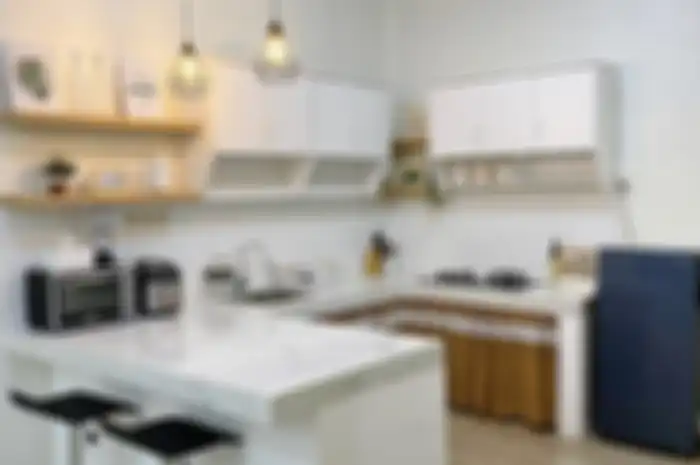 Foto tampilan kabinet dapur ternyata tetap bisa disegarkan kok, sekalipun hanya ada dana terbatas. Ini 3 trik murahnya.