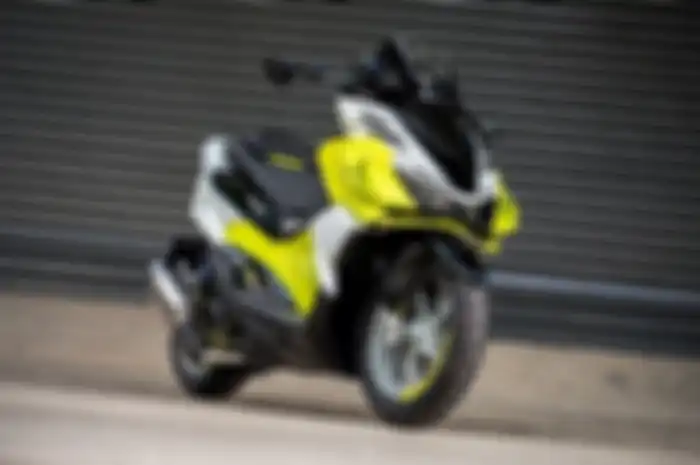 Modifikasi motor Honda Vario 160 di Vietnam, tambah body custom sana-sini kayak operasi plastik.