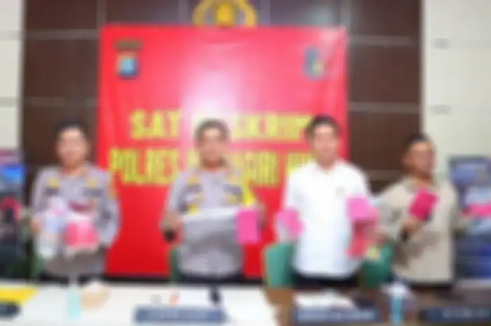 2 ABG di Riau bunuh ibu dan bayinya pakai sokbreker karena sakit hati ditegur pakai knalpot brong.