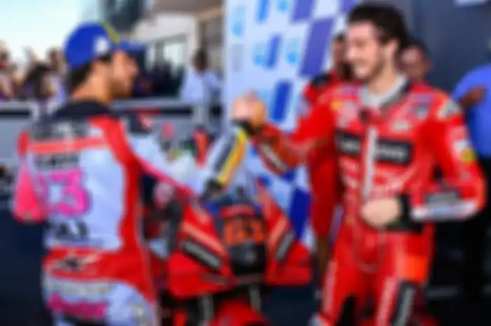 Enea Bastianini (kiri) dan Francesco Bagnaia (kanan) line-up pembalap MotoGP sama-sama dari Italia di skuat Ducati pabrikan musim 2023