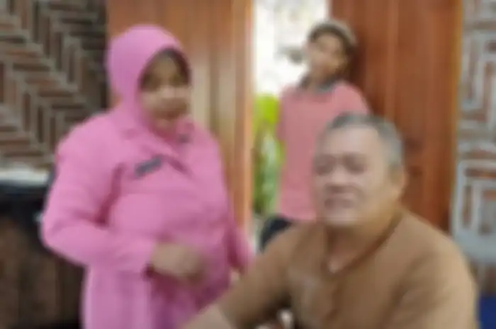 Ningsih Tinampi Diam-diam Sudah Jadi Ibu Bhayangkari, Begini Aksi Sang Pembasmi Dukun Saat Mengobati, Tak Canggung Meski Seragam Belum Ganti