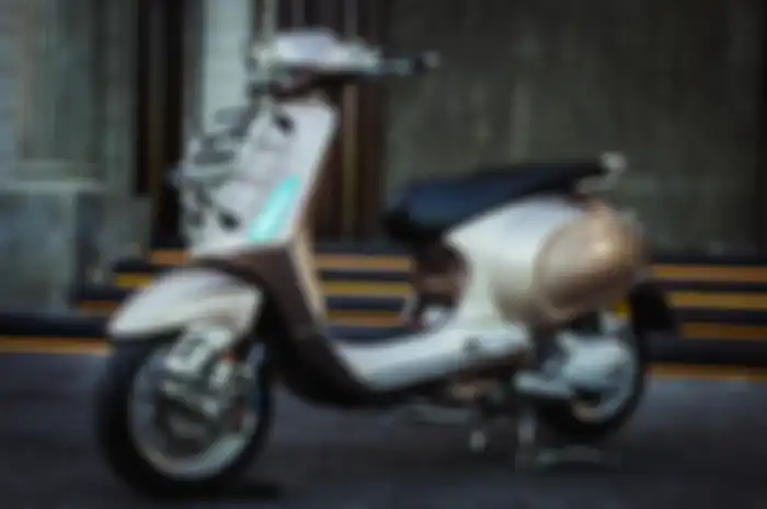Motor modifikasi Vespa Sprint bergaya elegan touring.