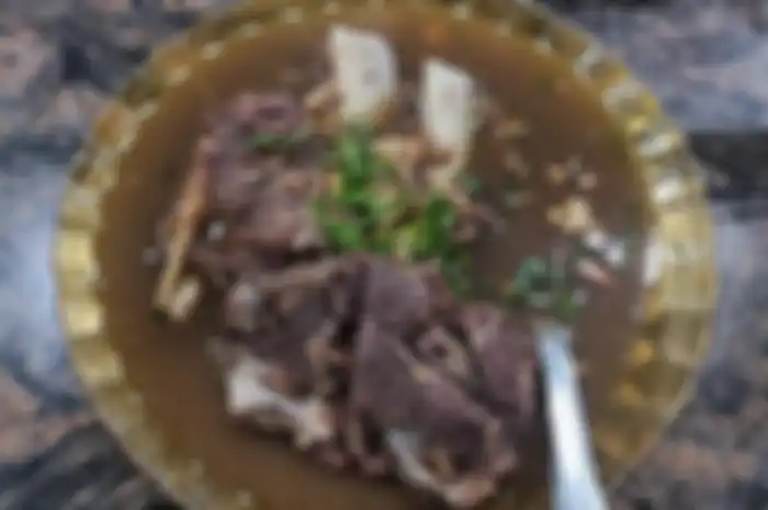 Jika mencari makan siang enak di Makassar Sulawesi Selatan, 8 tempat wisata kuliner ini tak boleh dilewatkan. Cek foto menunya.