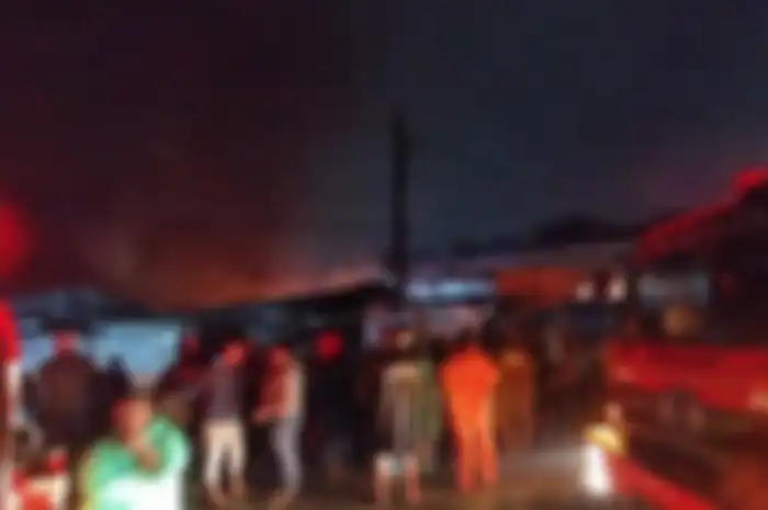 Kebakaran di Pasar Sentral Makassar, Selasa (27/12/2022).