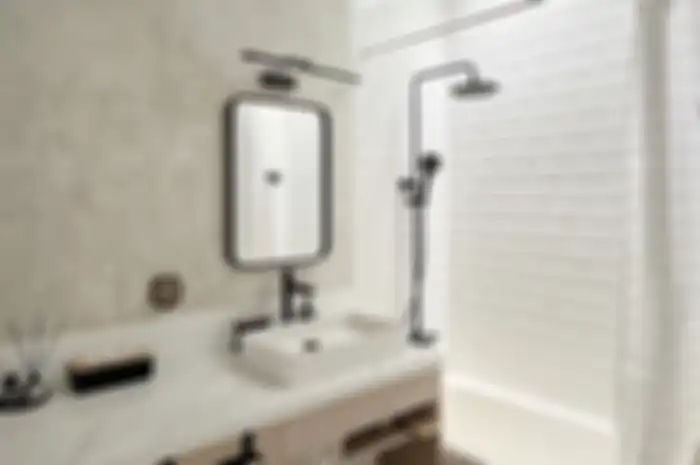 Pemilik rumah minimalis baru tahu, memasang exhaust fan di kamar mandi punya manfaat tak terduga. Bukan cuma foto aesthetic.