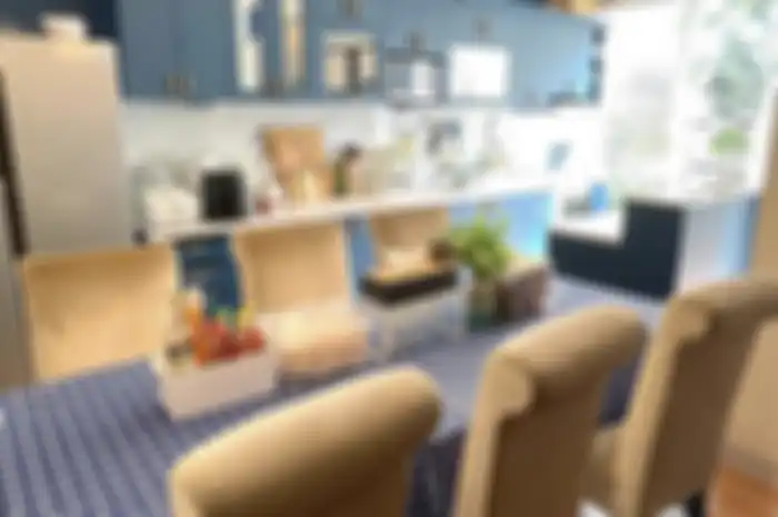Pemilik rumah minimalis naksir foto interior desain dapur modern? Inilah trik dekorasi yang bikin tampilannya jadi makin mewah.