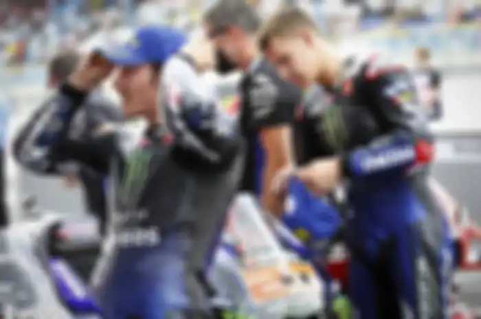 Fabio Quartararo (kanan) sebut motor Yamaha YZR-M1 gagal kompetitif di MotoGP disebabkan Maverick Vinales (kiri) pindah tim.
