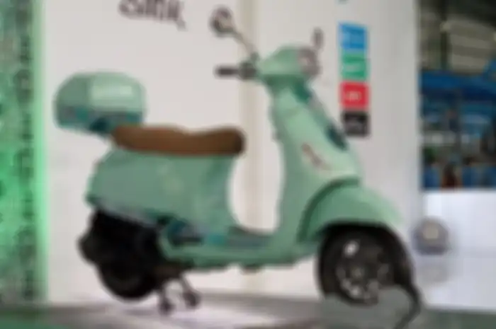 Ilustrasi harga motor Vespa Batik Edition.