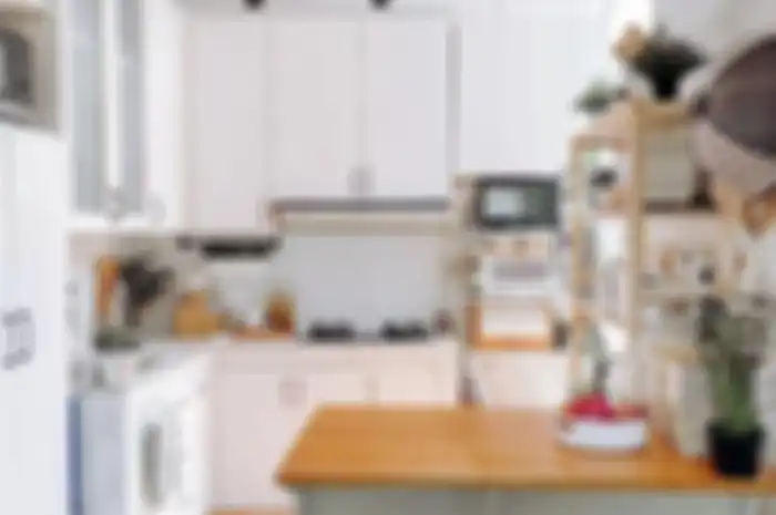 Bair nggak bikin pemilik rumah minimalis uring-uringan, desain dapur mungil ditata pakai trik tak biasa. Foto hasilnya jadi aesthetic.