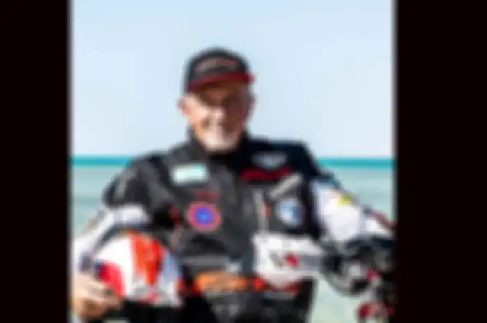 Franco Picco tercatat menjadi kontestan reli Dakar 2023 paling tuwek atau tertua. Franco Picco tampil di kategori roda 2 di usi 67 tahun