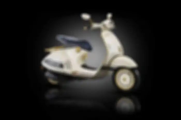 Ilustrasi harga motor Vespa 946 Christian Dior.