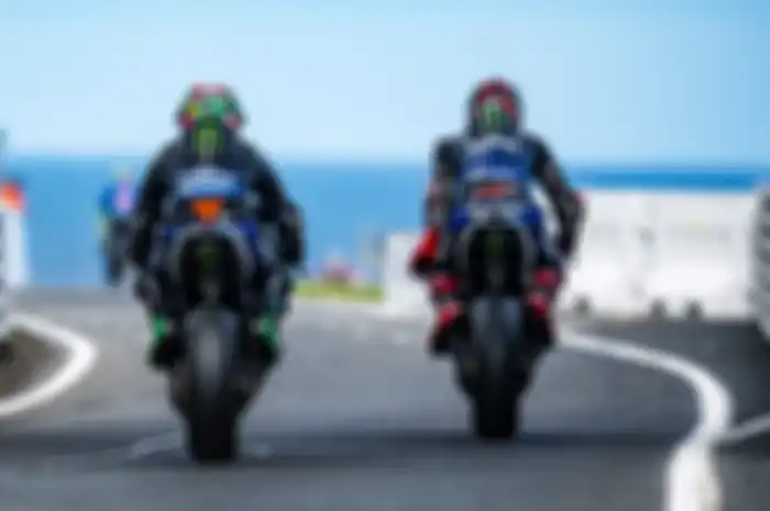 Franco Morbidelli (kiri) dan Fabio Quartararo (kanan) mengucapkan Selamat Tahun Baru 2023 yang fantastik dan nikmati kebersamaan bareng keluarga