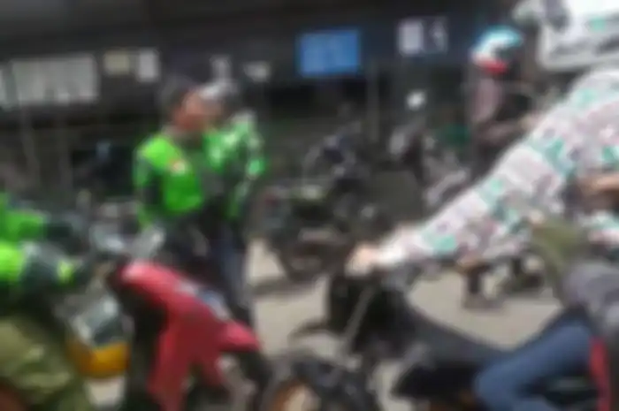 Driver ojol versus opang terjadi di Bandung. Buntut sopir taksi online dicegat opang.