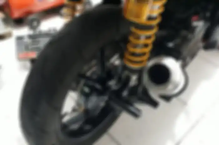 Pemasangan pelek belakang Yamaha Lexi di Yamaha Aerox tanpa ubahan