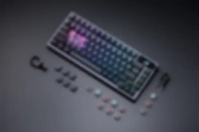 ASUS ROG Azoth memiliki hot swappable switch yang bisa ditukar dan layar OLED