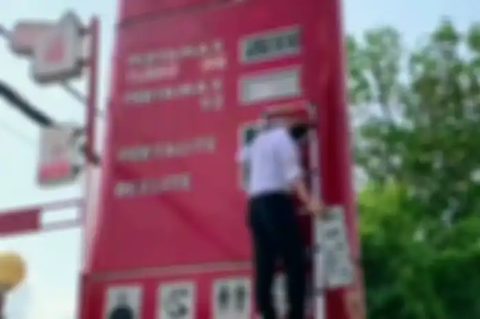 Hore akhirnya Pertamina turunkan harga Pertamax jadi Rp 12.800 per liter, cek harga bensin Pertamina terbaru 2023.