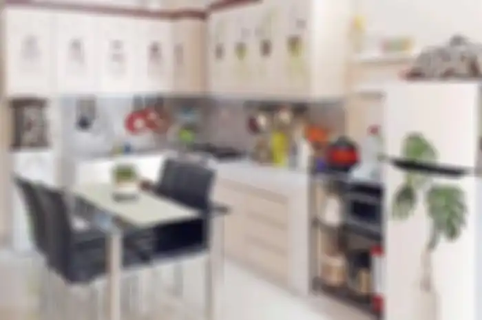 Buat pemilik rumah minimalis yang ingin permak kabinet dapur bisa memakai 3 cara murah ini. Foto hasilnya terlihat lebih segar.