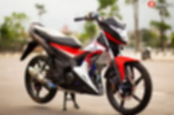 Motor modifikasi Honda Sonic 150R, pede pakai pelek karbon.