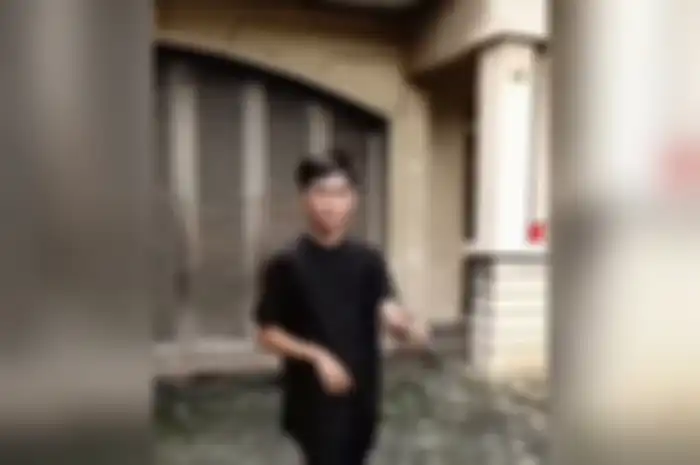 Foto penampilan baru Tiko pemuda yang merawat ibunya, Eny Sukaesih selama 12 tahun diviralkan.