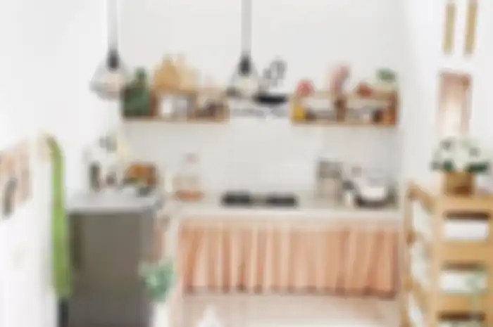 Dengan memakai cara praktis, dapur kecil tarlihat makin cantik. 
