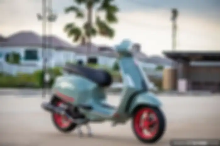 Modifikasi Vespa Sprint bergaya sporty elegan. Area kaki-kaki tampil mewah.